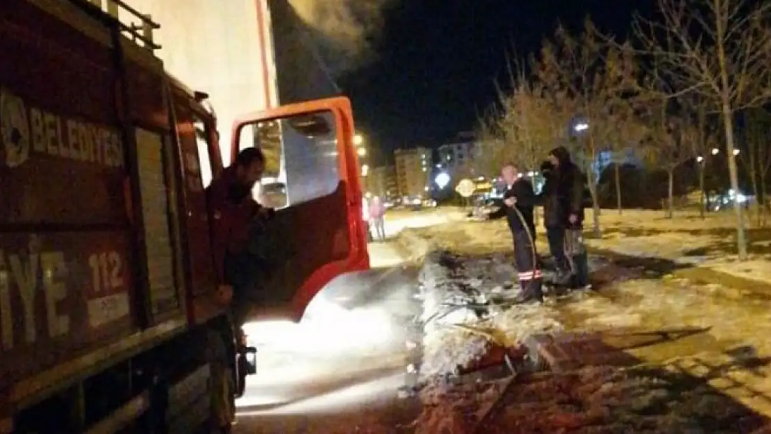 Balatalar ısındı, tır seyir halinde alev aldı