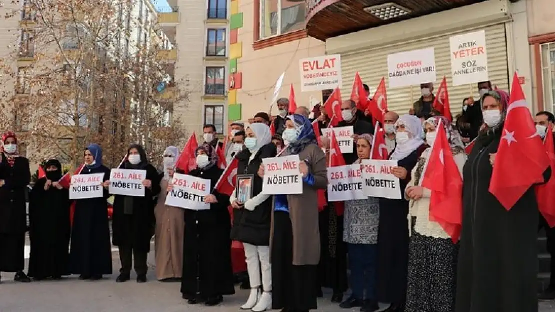 Diyarbakır annelerinin oturma eylemine bir aile daha katıldı