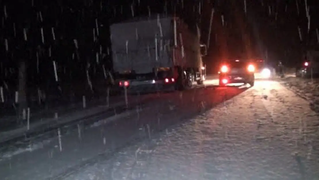 Antalya-Konya karayolu tırların geçişine kapatıldı