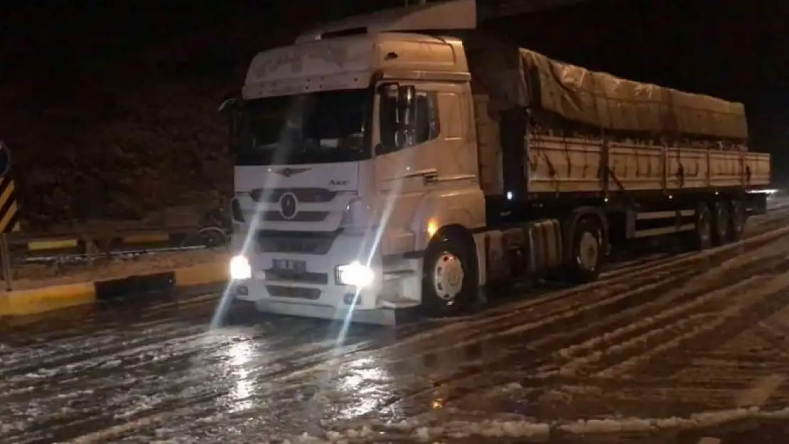 Antalya-Konya karayolu araç trafiğine kapatıldı