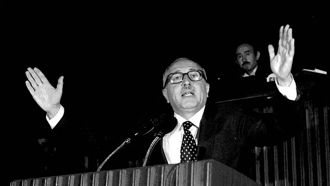 Türk siyasetinin 'Erbakan Hoca'sı vefatının 11'inci yılında anılıyor