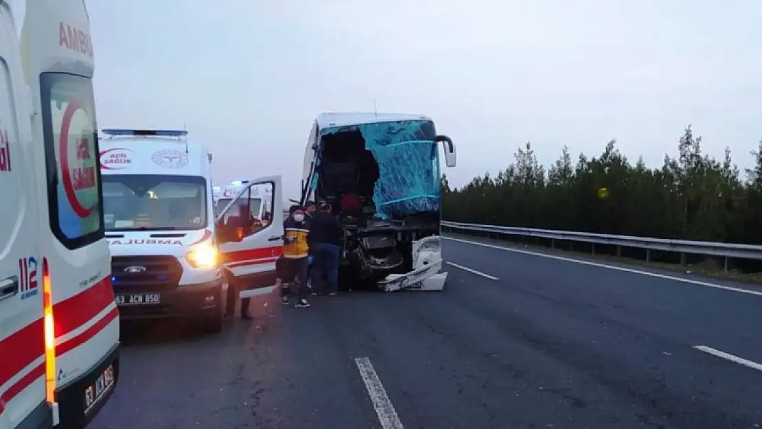 Şanlıurfa'da yolcu otobüsü tırla çarpıştı: 10 yaralı