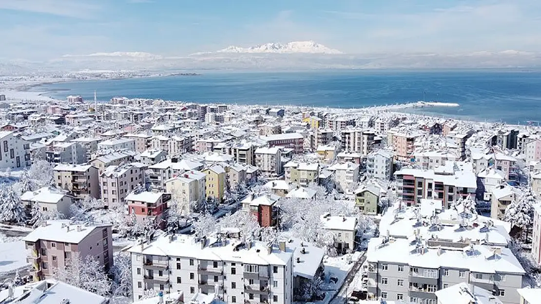 Beyşehir Gölü ve Anamas Dağı'ndaki kar havadan görüntülendi