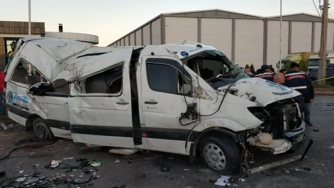 Samsun'da öğrenci servisi kazası: 1 öğrenci ölü, 7 yaralı