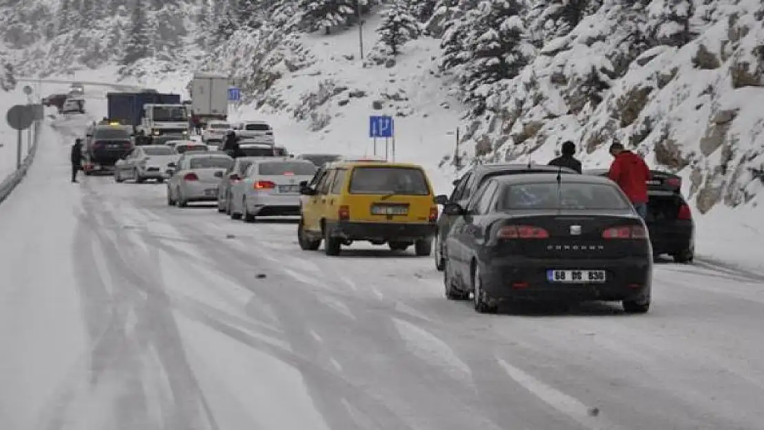 Konya-Antalya kara yolu çekici türü araçlara kapatıldı