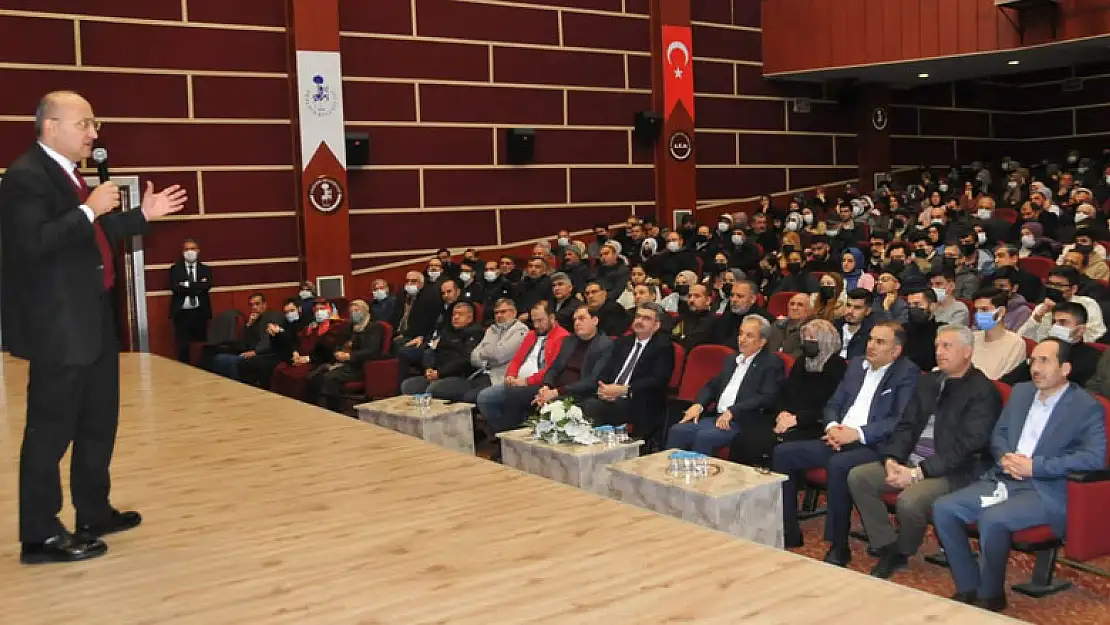 Eski Başbakan Yardımcısı Akdoğan'dan söyleşi ve imza günü