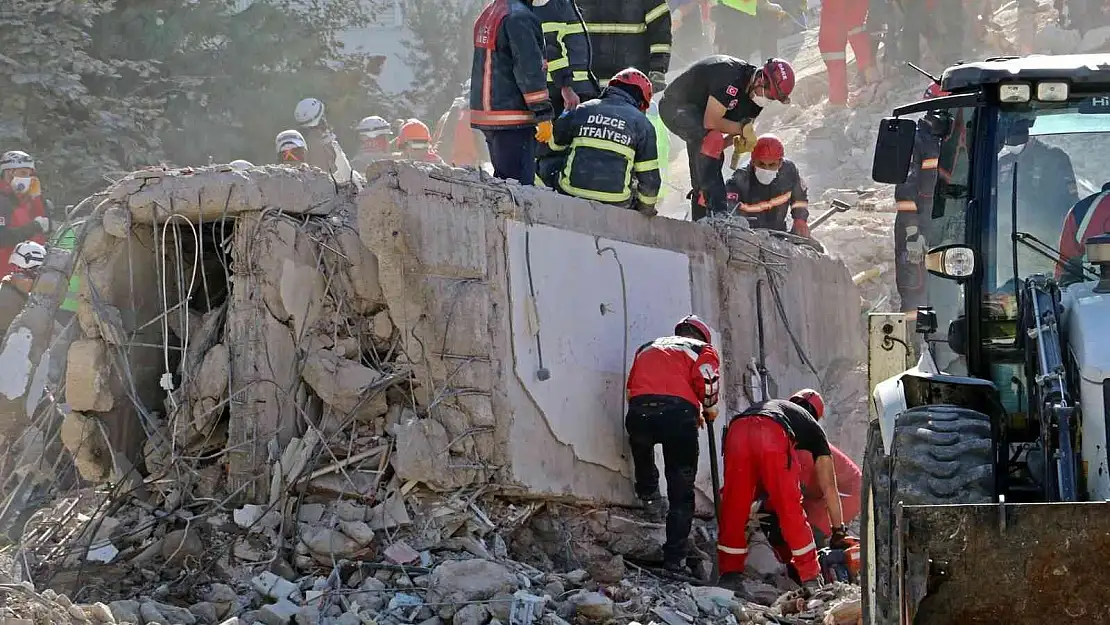 İzmir'deki depremde müteahhitlere ceza yağdı