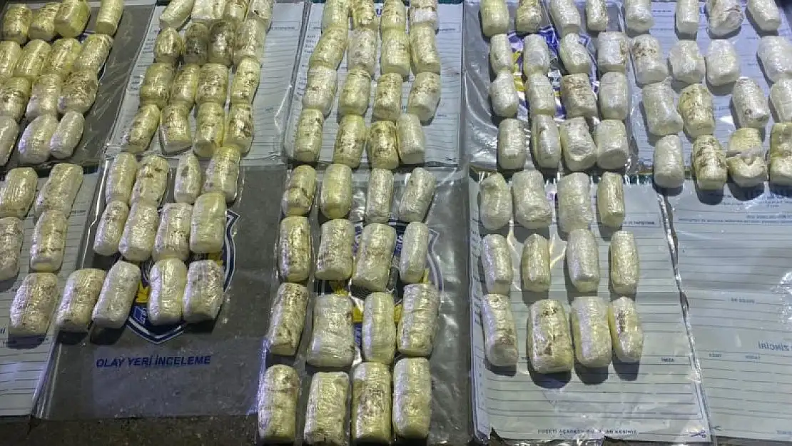 Polis memurunun sürücülüğünü yaptığı araçtan 52 kilo 500 gram patlayıcı çıktı