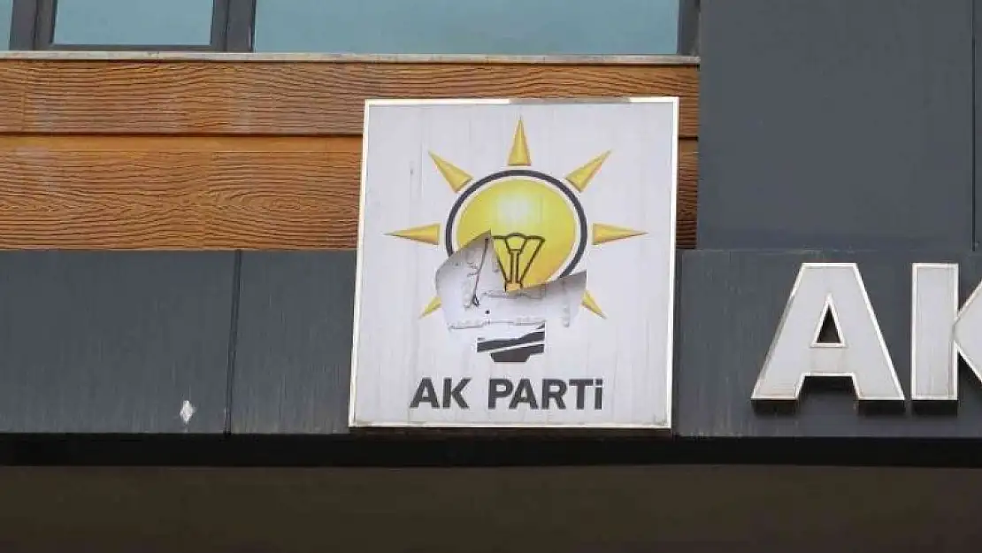 AK Parti Yüksekova İlçe Başkanlığına saldırı!