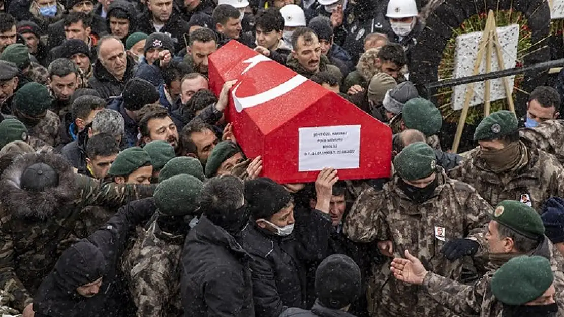 Bingöl'de şehit olan polis memuru son yolculuğuna uğurlandı