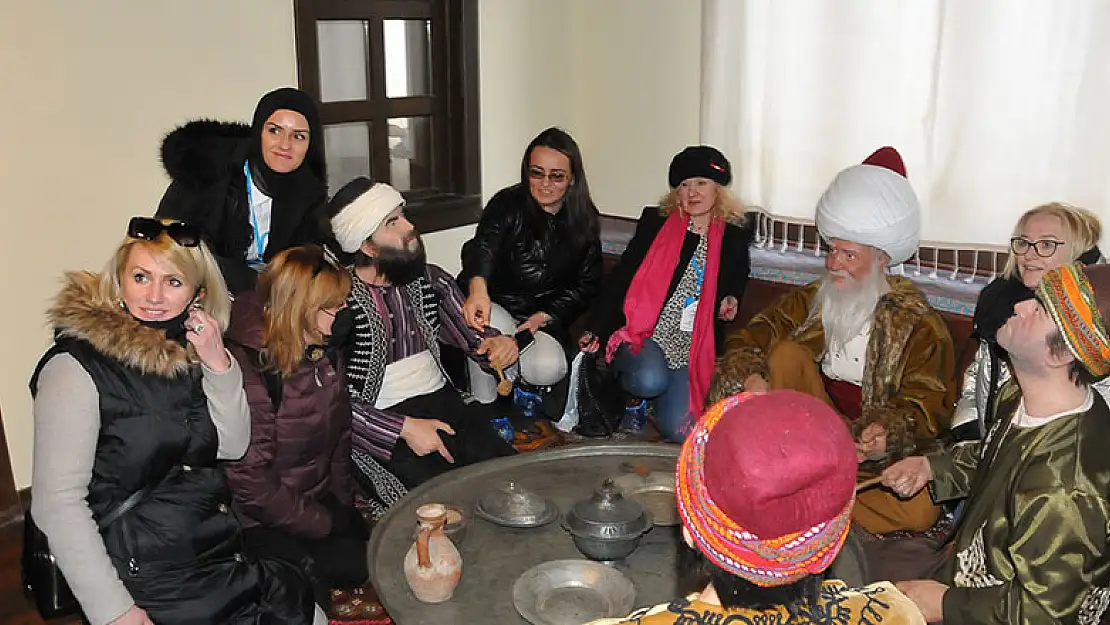 Türkiye'ye gelen öğretmenler Akşehir'de ağırlandı