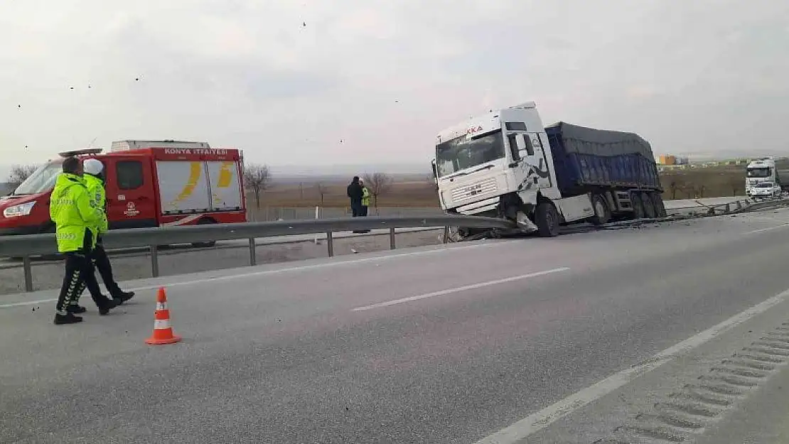 Konya'da kontrolden çıkan tır refüje çarptı: 1 yaralı