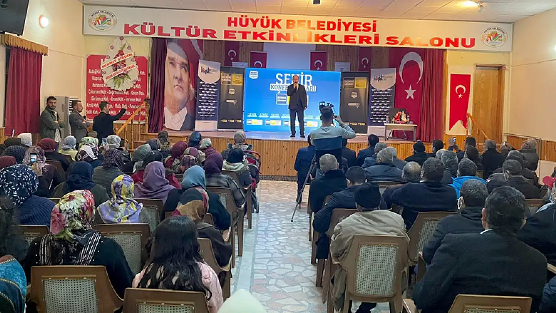 Şehir Konferansları sevilen isimleri ilçelerdeki vatandaşlarla buluşturdu