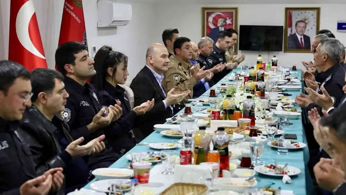 İçişleri Bakanı Soylu, Ankara'da emniyet mensuplarıyla ilk sahurunu yaptı