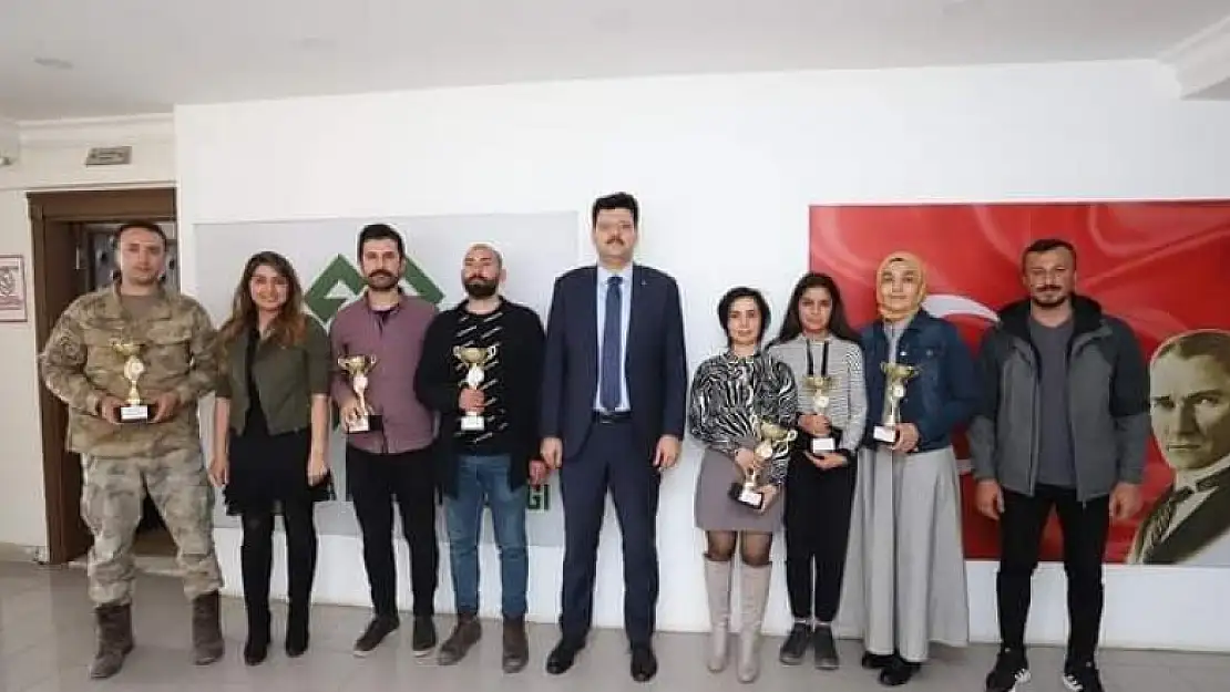 Kaymakam Kurt başarılı sporcuları kabul etti