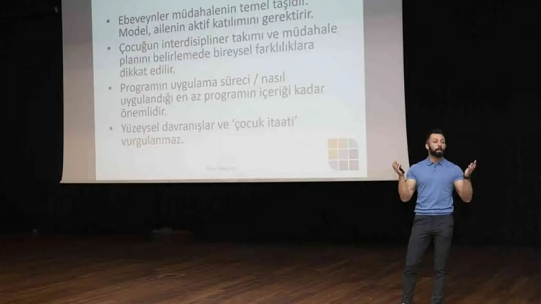 Mersin'de Dünya Otizm Farkındalık Günü Semineri