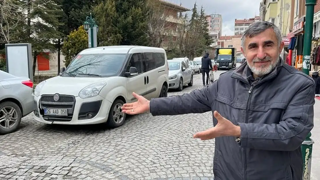 Bu caddede trafik ve park yeri çilesi bitmiyor