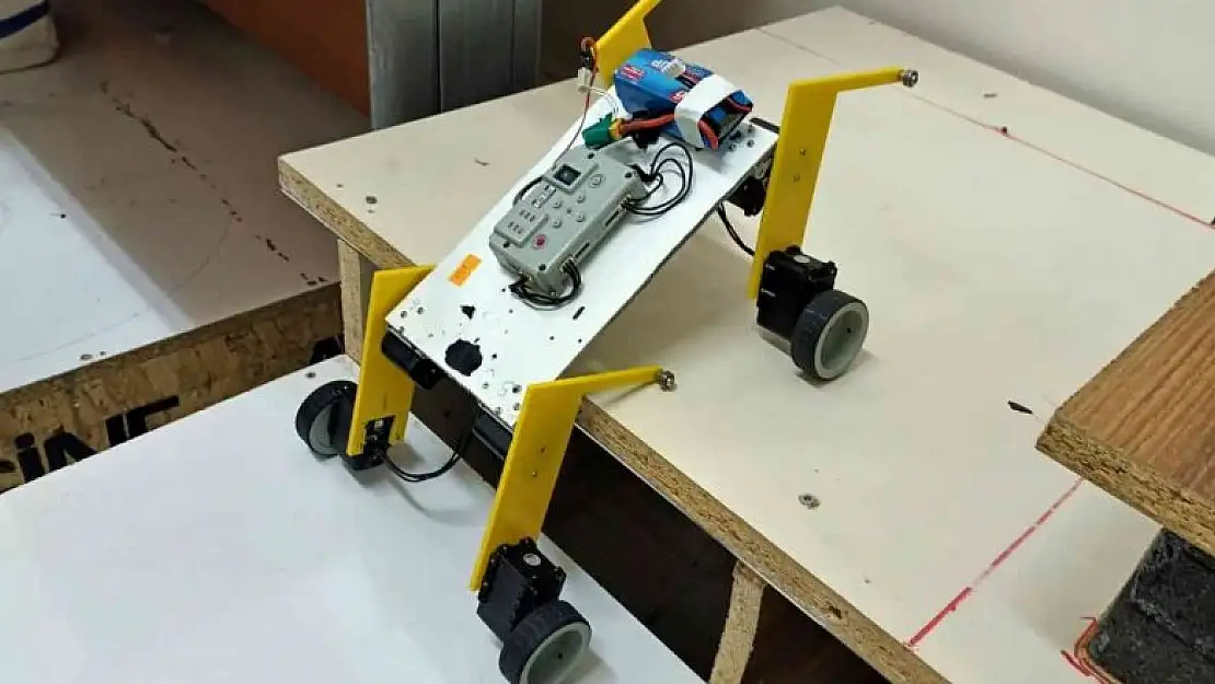 Merdiven çıkan robot yaptılar, olimpiyatlarda birinci oldular