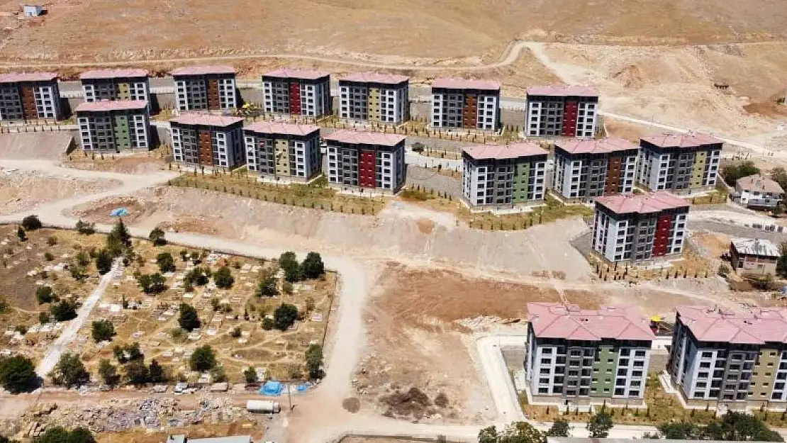 Elazığ'da 304 depremzede daha evlerine kavuştu