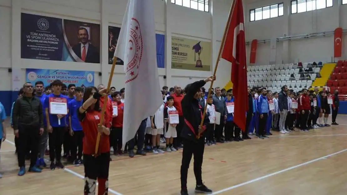 Futsal grup müsabakaları Tavşanlı'da başladı