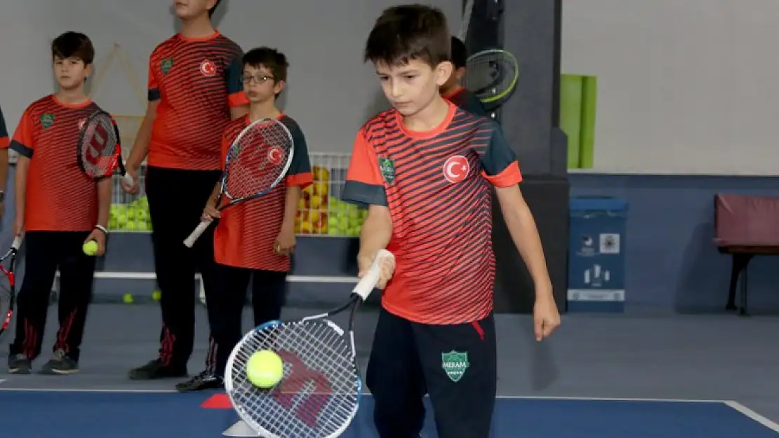 Meram Geleneksel Minikler Ve Yıldızlar Kort Tenis Turnuvaları'nın üçüncüsü başlıyor