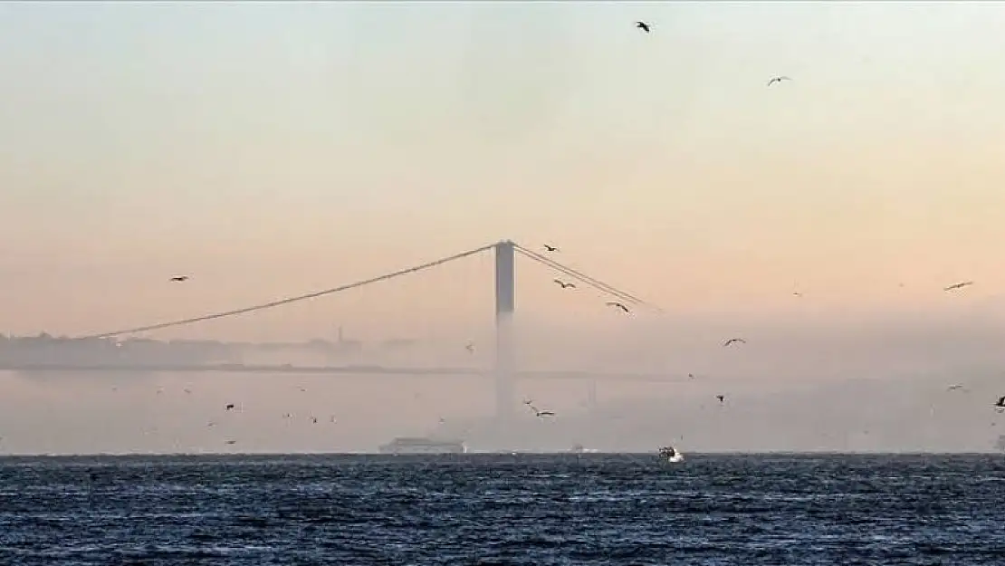 İstanbul Boğazı'nda gemi trafiği askıya alındı