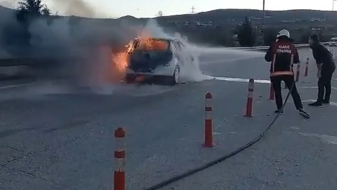 Seyir halindeki araç alev topuna döndü