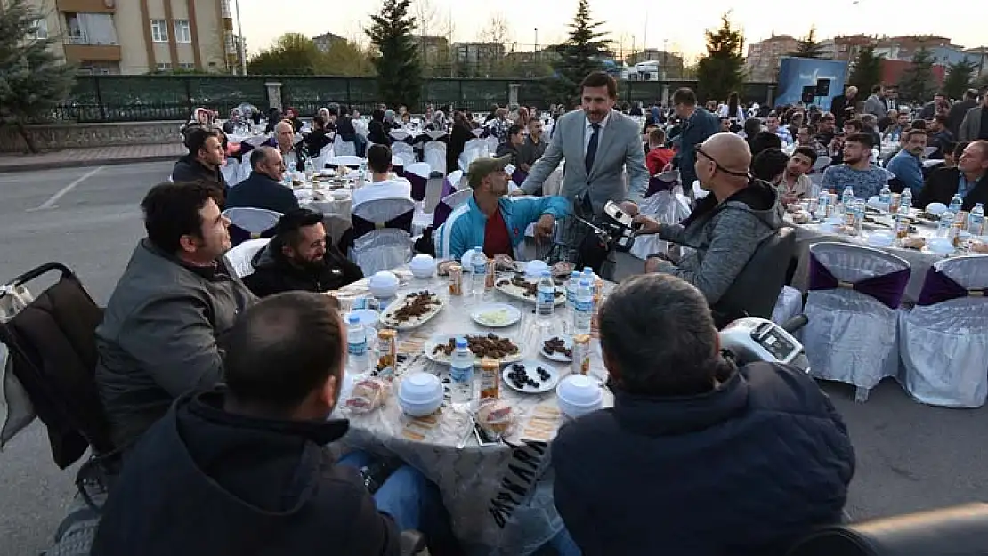 Çalışma Arkadaşlarıyla İftarda Buluştu