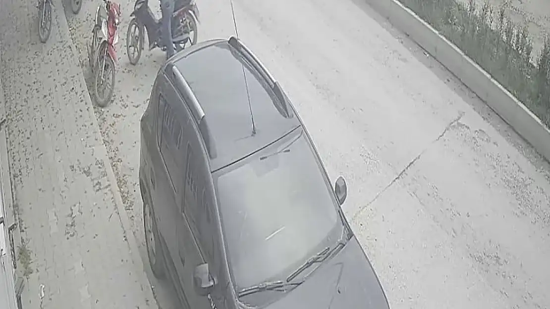 Gözüne kestirdiği motosikleti böyle çaldı