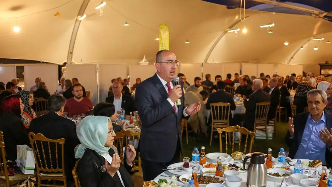 Başkan Kavuş, Meram muhtarlarıyla iftarda buluştu