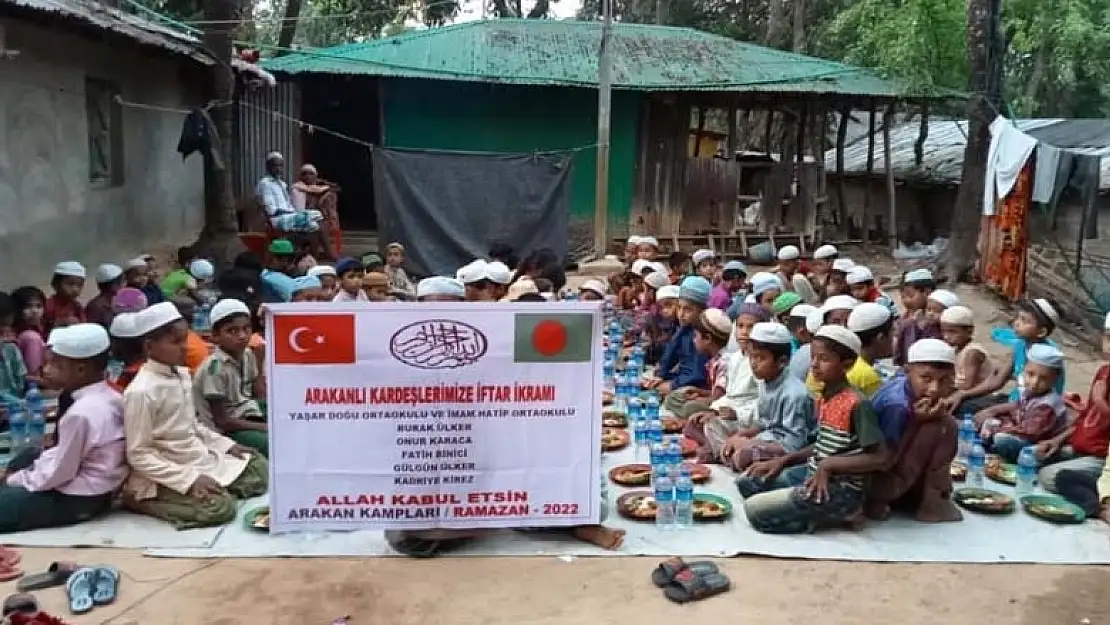 Yaşar Doğu Ortaokulu'ndan Arakanda İftar Yemeği