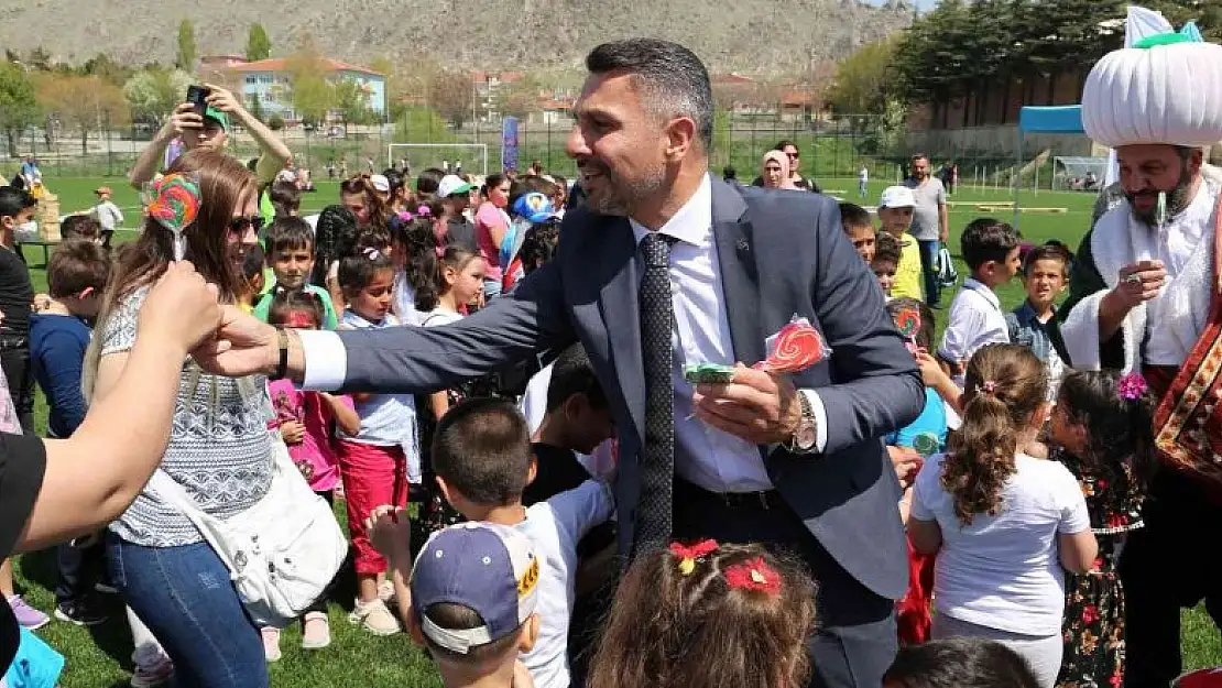 Dünyanın merkezinde 'Çocuk Şenliği' başladı