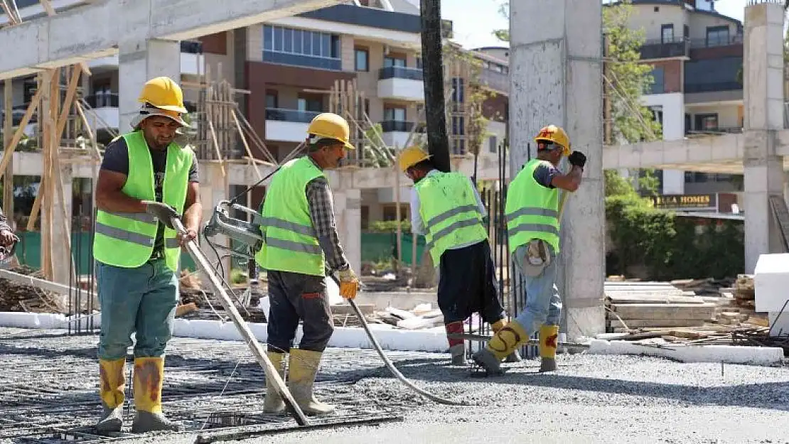 18 farklı spor branşını barındıran Oba Kapalı Spor Kompleksi hızla yükseliyor