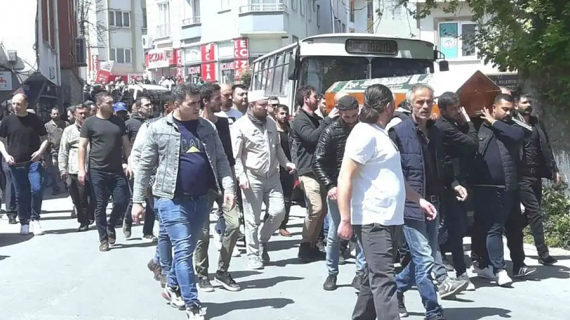 Yalova'da traktör kazasında hayatını kaybeden genç toprağa verildi