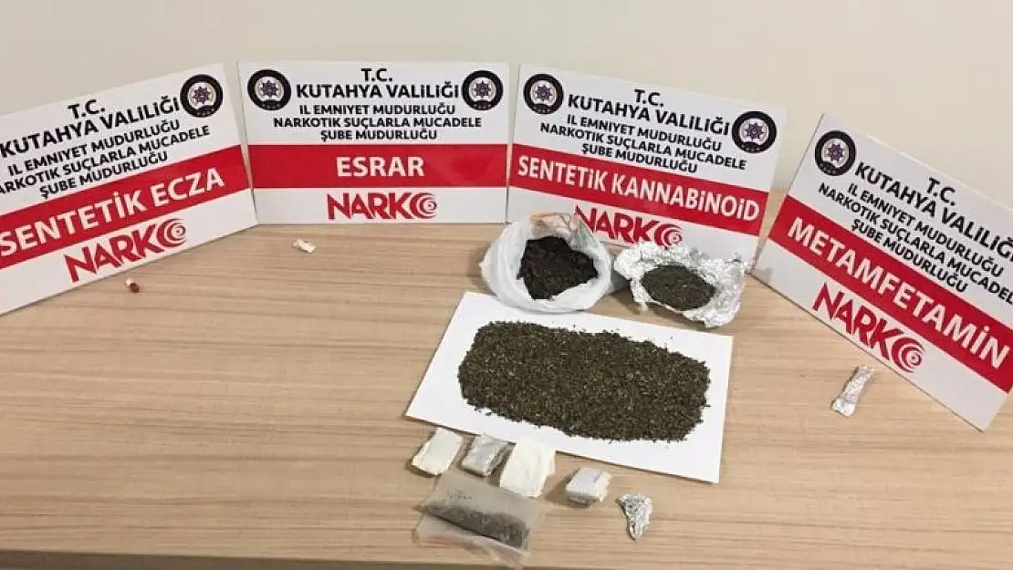 Kütahya'da 3 kişinin üzerinden uyuşturucu çıktı