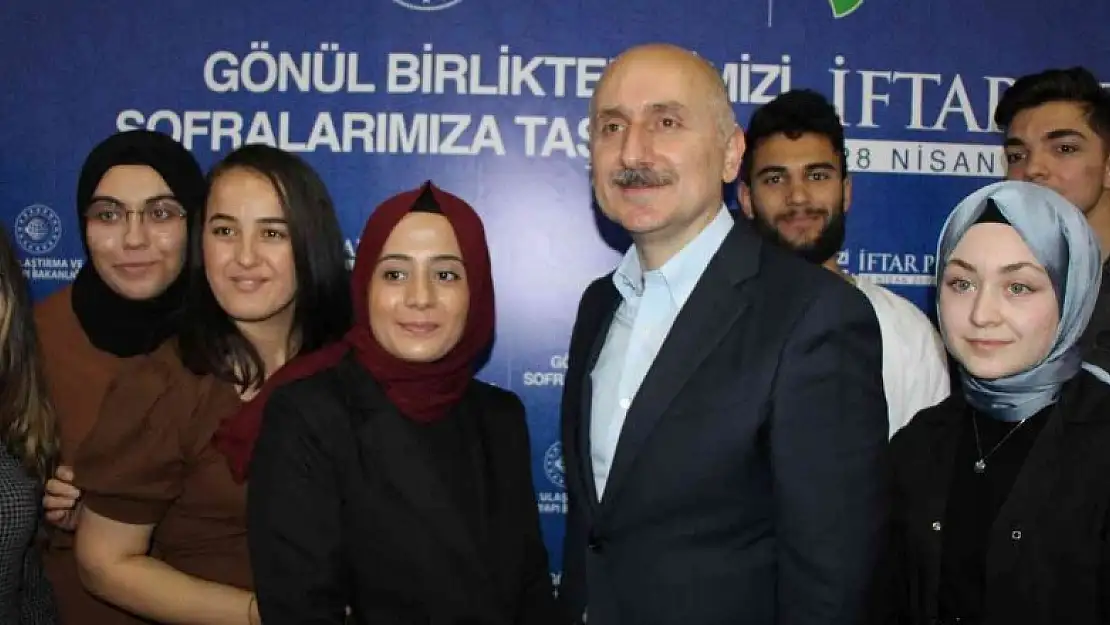 Bakan Karaismailoğlu: 'Taş üstüne taş koymayanların ettikleri boş laflar sizi aldatmasın'