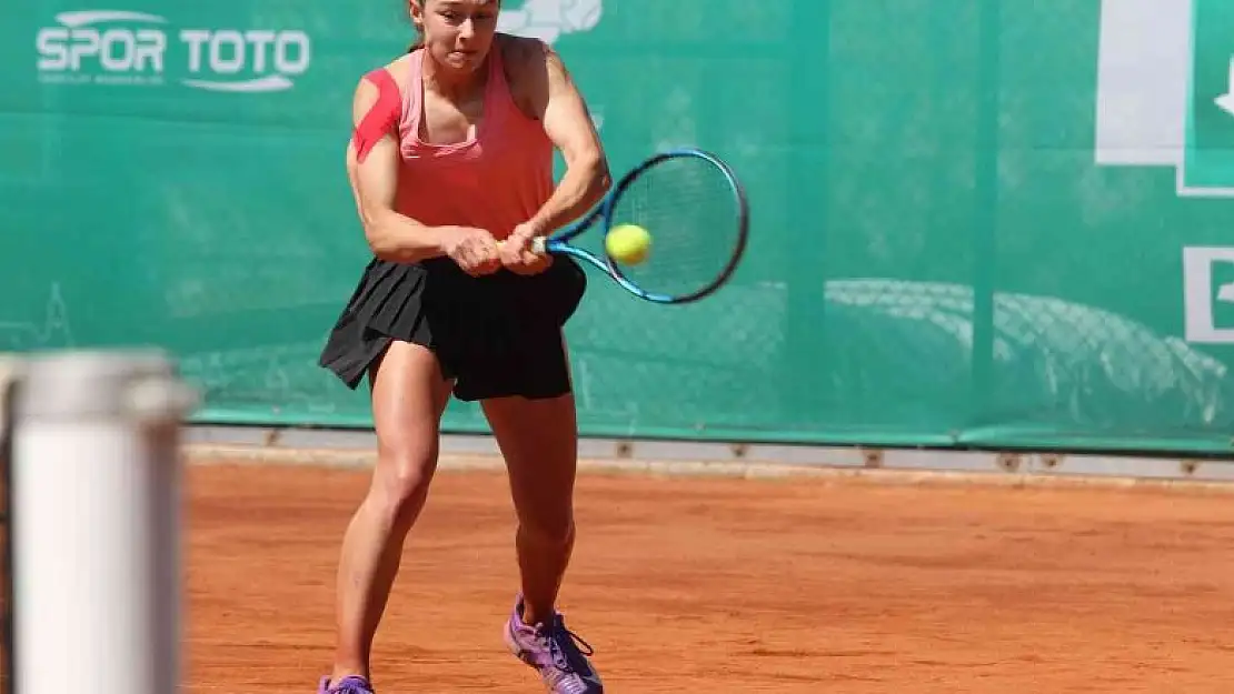 W60 Edge İstanbul'da Berfu Cengiz/Anastasia Tikhonova yarı finalde