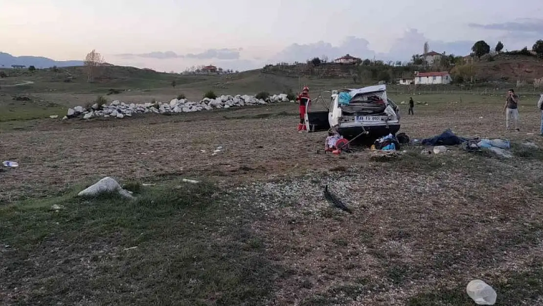 Seydikemer'de otomobil şarampole devrildi:1 ölü, 5 yaralı