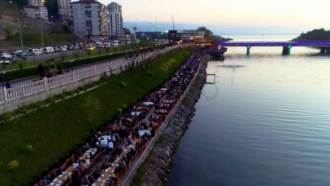 Gülüç'te 5 bin kişi muhteşem manzara eşliğinde birlikte iftar açtı