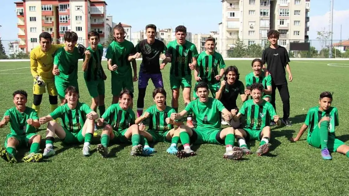 Genç horozlar U15'de zirve yarışını sürdürdü