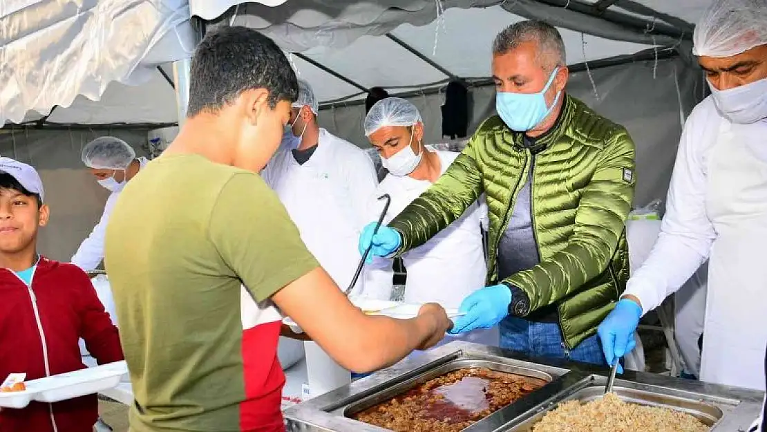 Manavgat'ta Ramazan boyunca 200 bin kişiye iftar verildi