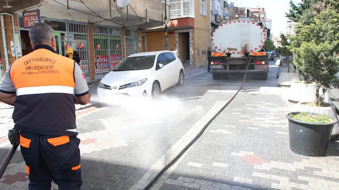 Zeytinburnu'nda bayramda temiz sokaklar, gül kokulu camiler