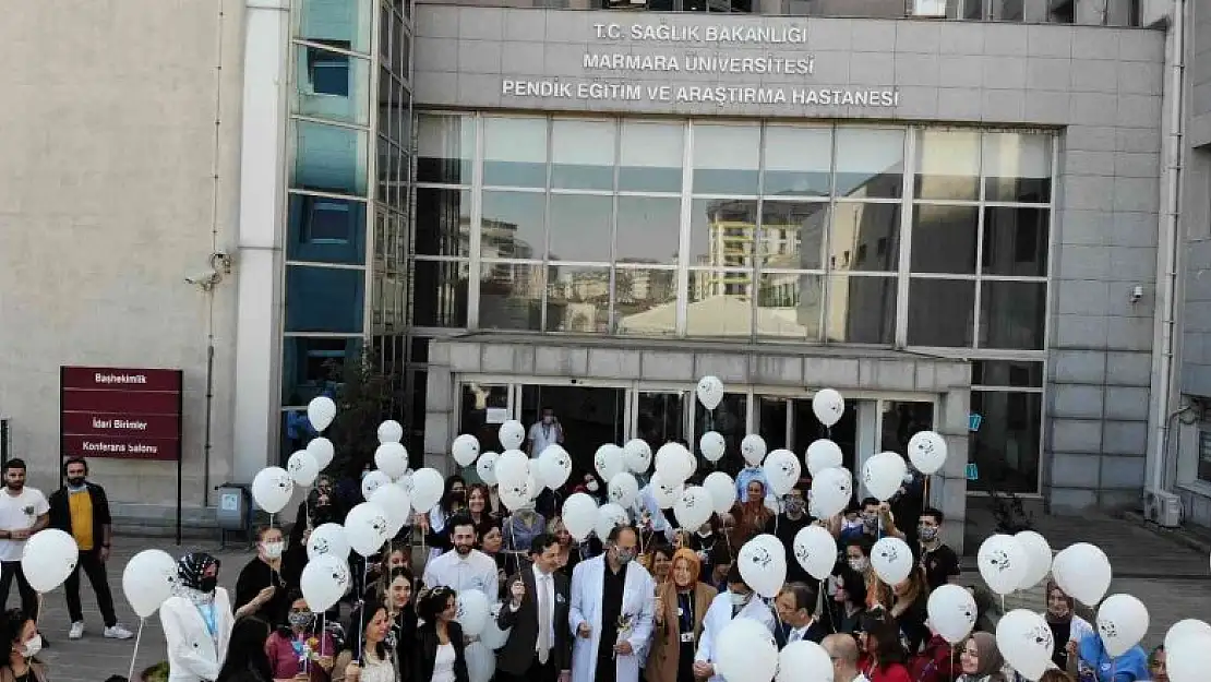 Pendik'te balonlar, primer immün yetmezliğine farkındalık oluşturmak için gökyüzüne bırakıldı