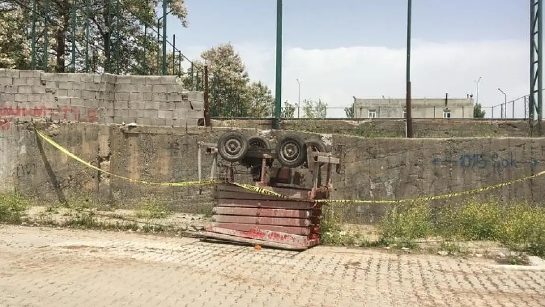 Üzerine iskele devrilen çocuk hayatını kaybetti