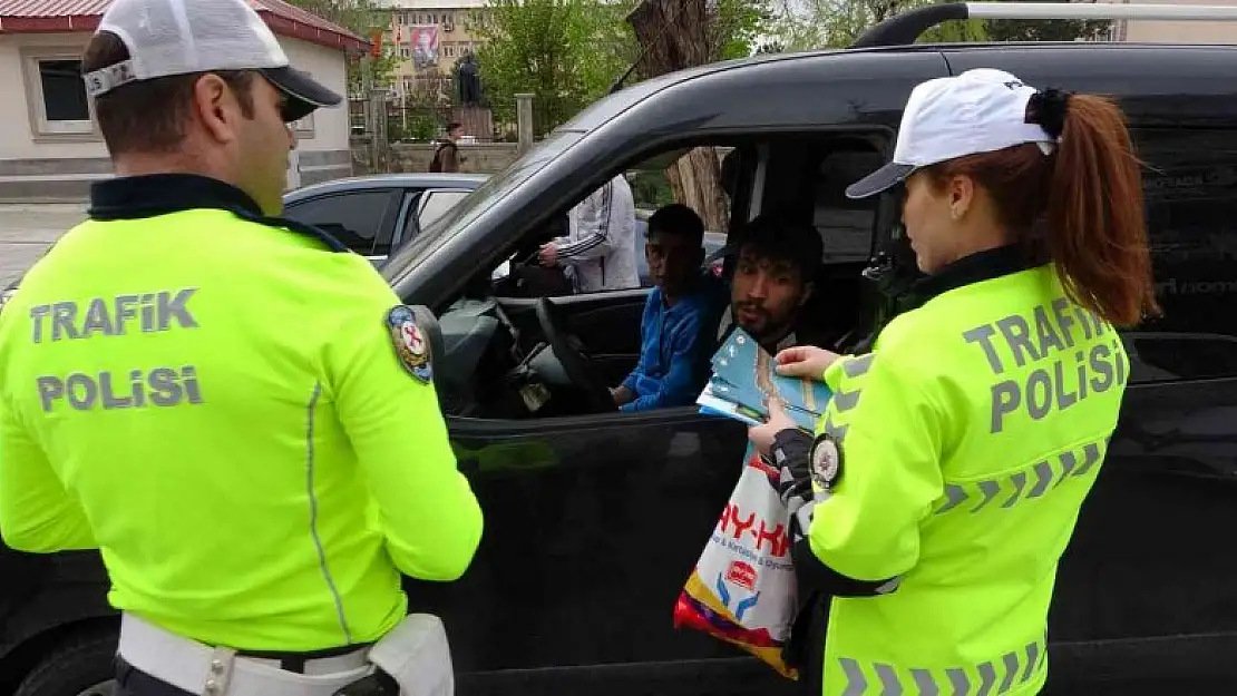 Muş'ta polis ve jandarmadan 'Bayramınız Kemerli Olsun' uygulaması