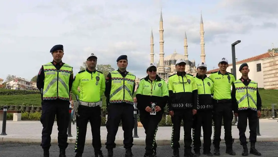 'Bayramınız Kemerli Olsun' denetiminde küçük çocuğun kemer takması takdir topladı