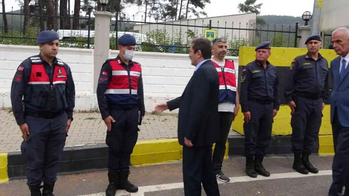 Muğla Valisi Tavlı önce denetimlere katıldı sonra iftarını Jandarma ve emniyet birimleri ile yaptı