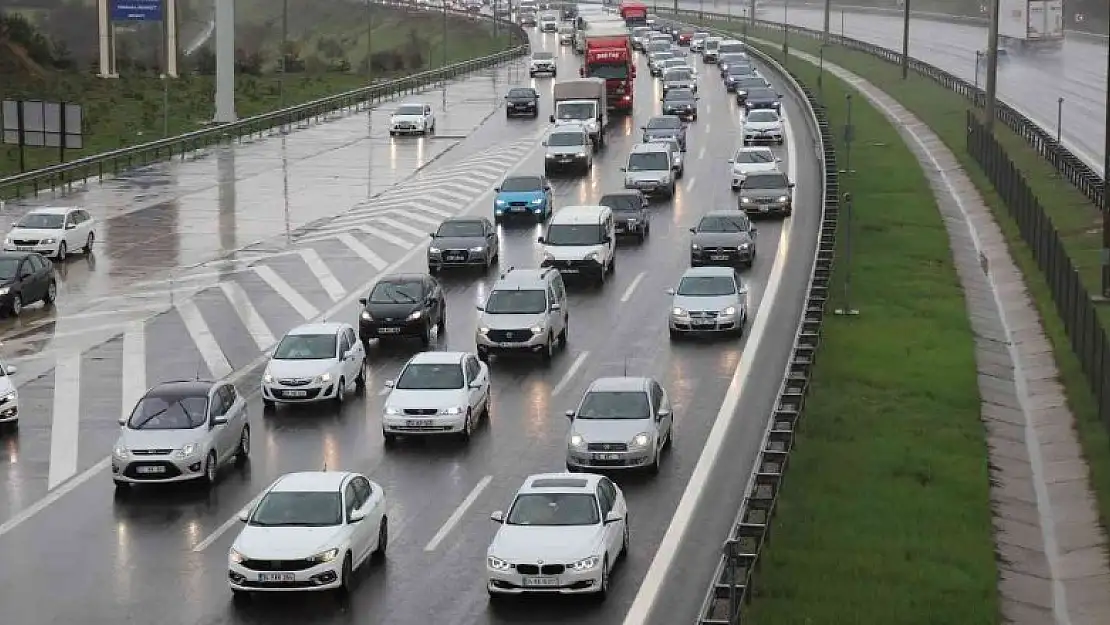 Bolu'da, TEM Otoyolu ve D100 Karayolu'nda bayram trafiği başladı