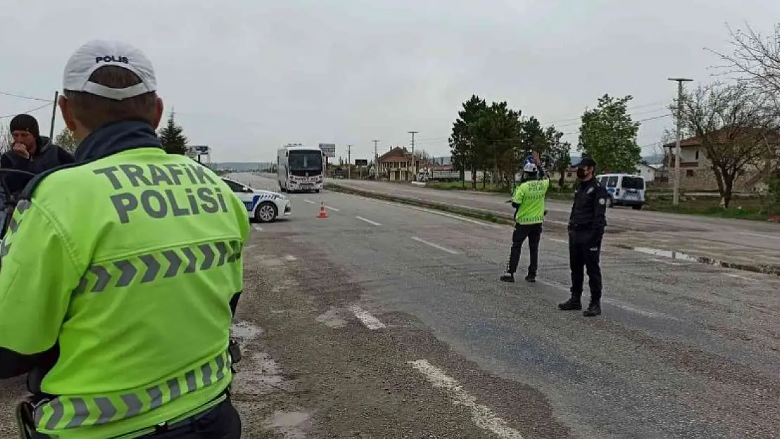 Şuhut'ta trafikte bayram yoğunluğu artınca denetimler başladı