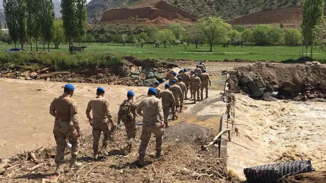 Oltu nehrinde kaybolan babaya ulaşma çalışmaları üçüncü gününde de devam ediyor